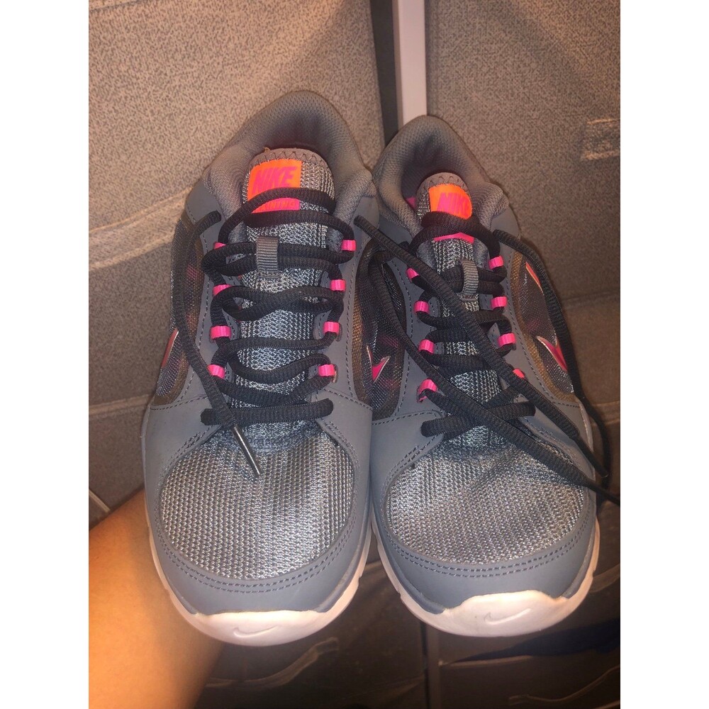Nike sneakers 6.5